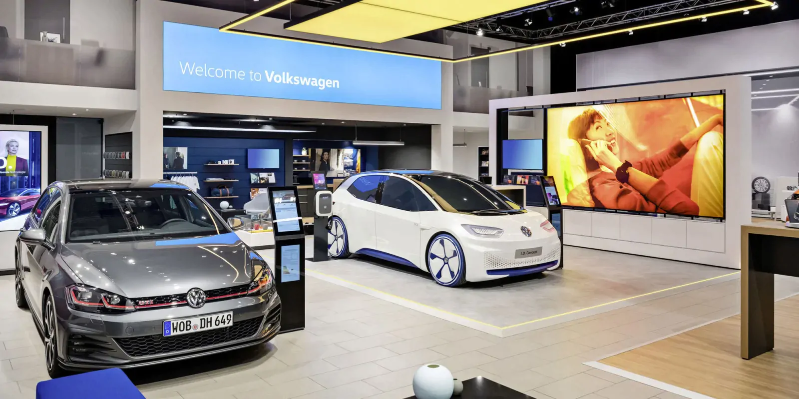 33640cc4-c611-4d38-9d09-6206fb1876c4.png Digital Signage in a car showroom